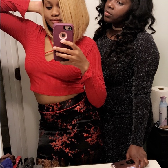 China tea skirt black with red roses - Picture 3 of 3